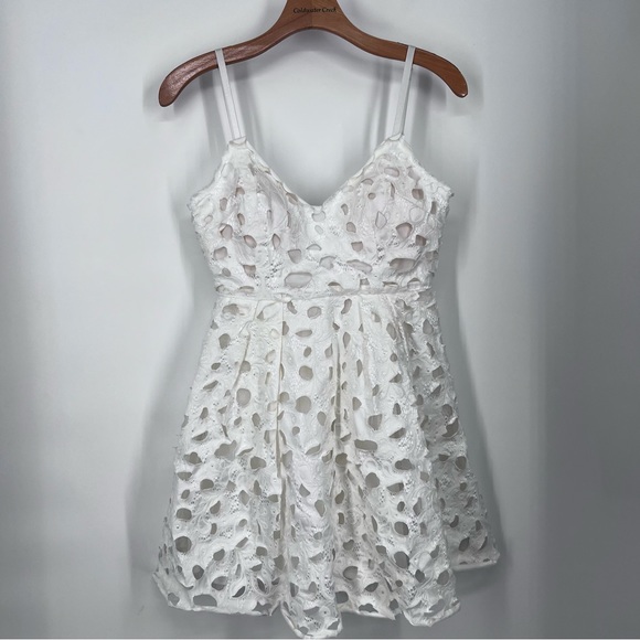 Luxxel NEW White lace Laser Cut Tulle Fit and Flare Mini Dress - Picture 2 of 9
